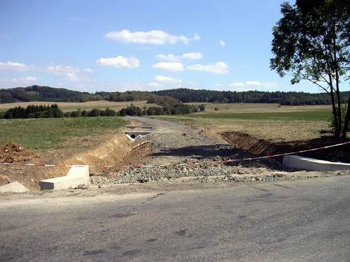 2003 - Stavba cesty nad obcí