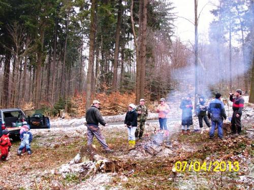 2013 - duben - brigáda SDH Němčice v lese po těžbě